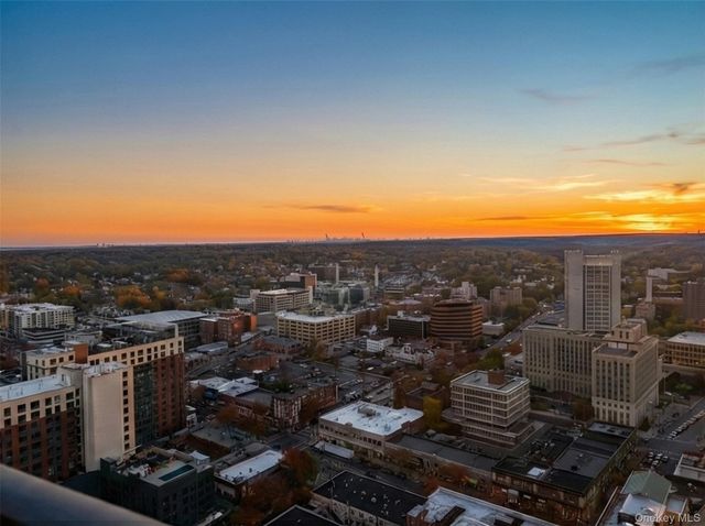 10 City Place PH2C, White Plains, NY 10601