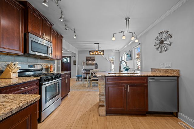 311 Ohio Avenue, St. Charles, IL 60174