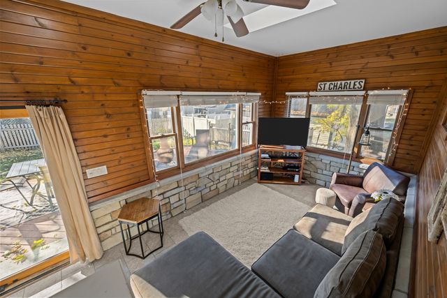 311 Ohio Avenue, St. Charles, IL 60174