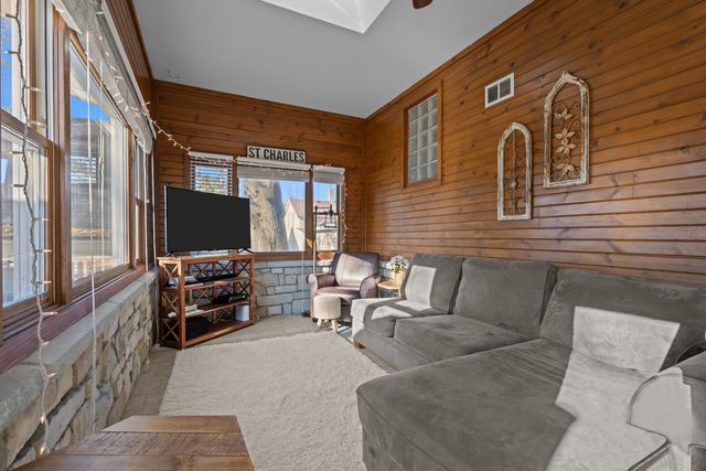 311 Ohio Avenue, St. Charles, IL 60174