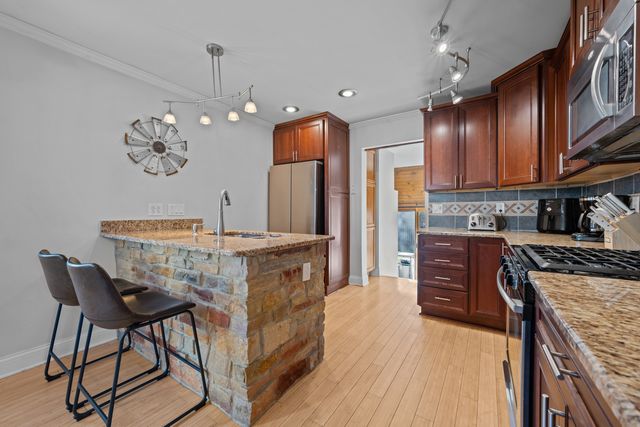 311 Ohio Avenue, St. Charles, IL 60174