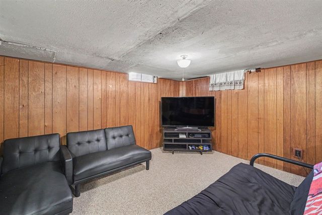 527 Fairfield Avenue, Grand Rapids, MI 49504