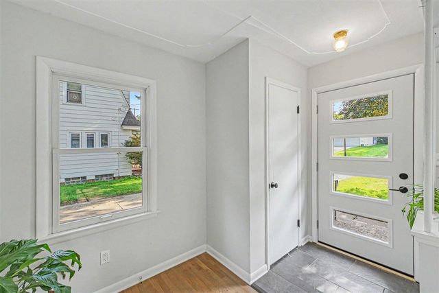 527 Fairfield Avenue, Grand Rapids, MI 49504