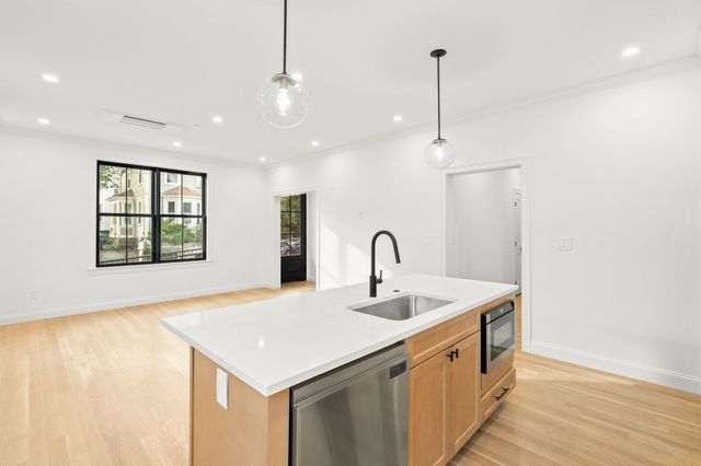 27 Shepard 1, Boston, MA 02135