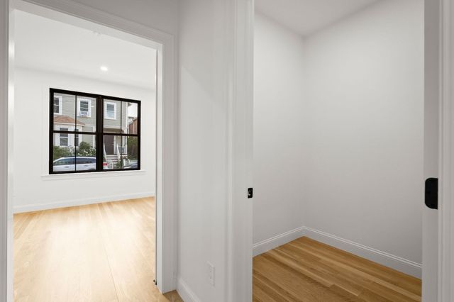 27 Shepard 1, Boston, MA 02135