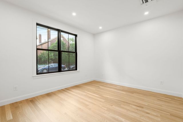 27 Shepard 1, Boston, MA 02135