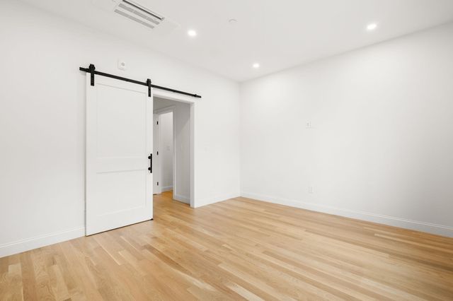 27 Shepard 1, Boston, MA 02135
