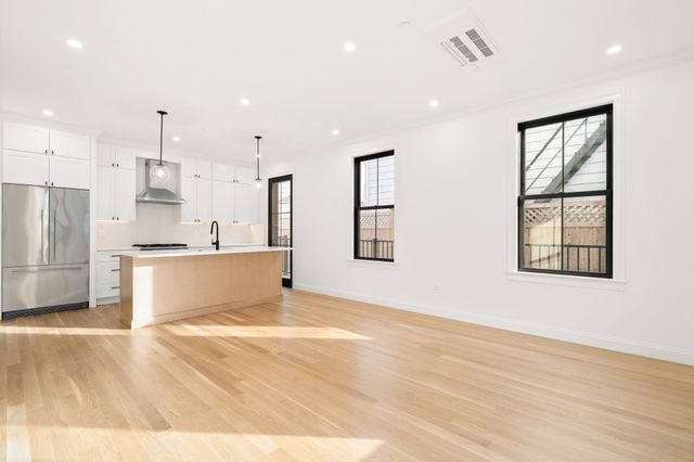 27 Shepard 1, Boston, MA 02135