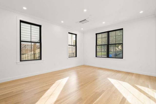 27 Shepard 1, Boston, MA 02135