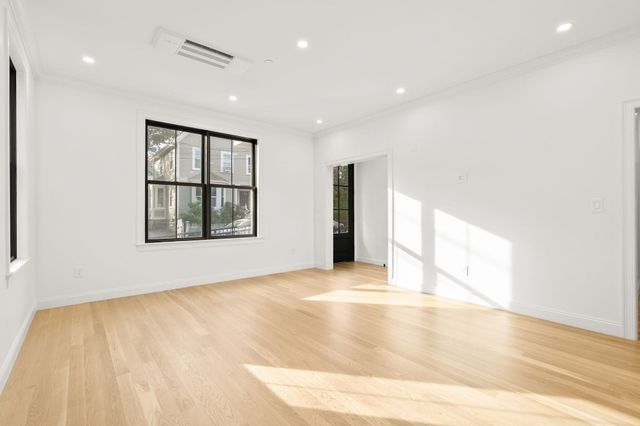 27 Shepard 1, Boston, MA 02135