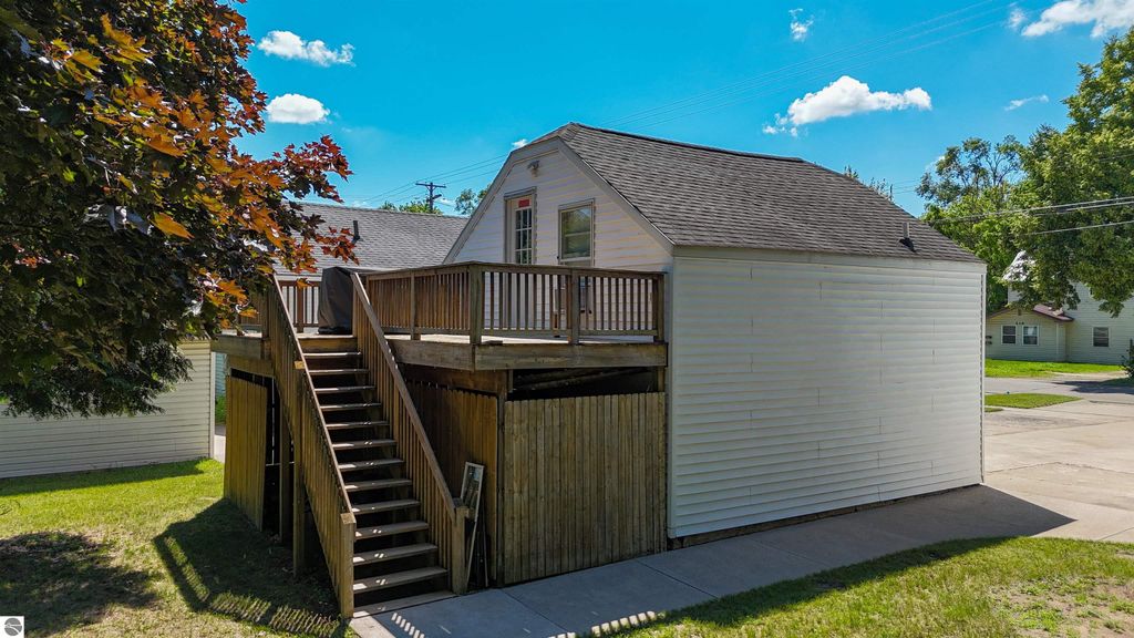 Image 10 of property listing at 211 E Palmer Street, Mt Pleasant, MI 48858