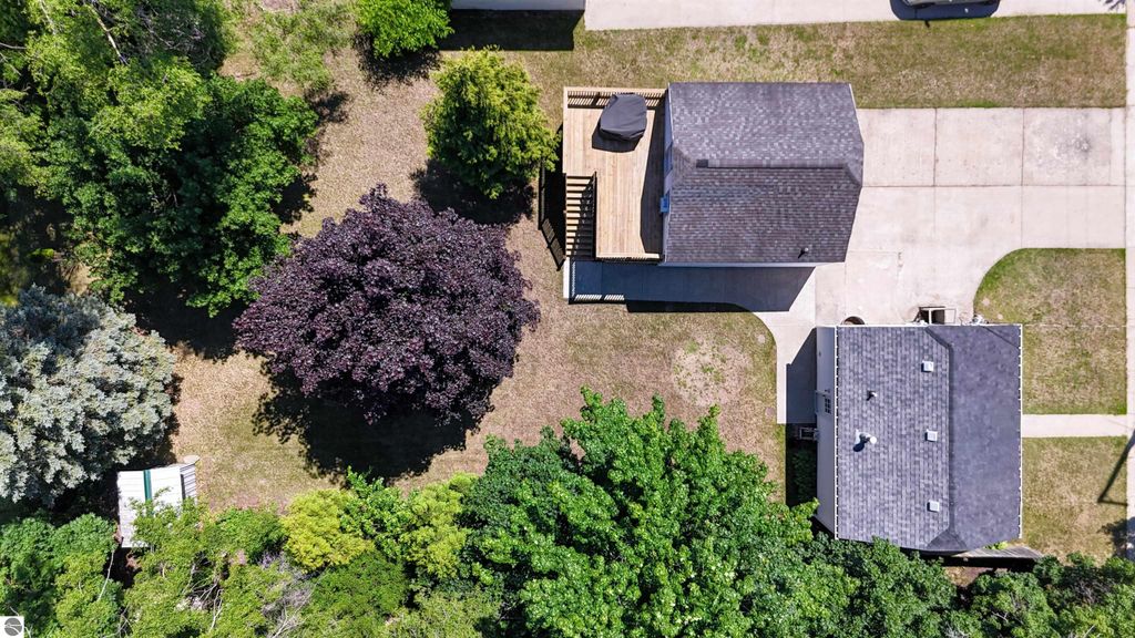 Image 17 of property listing at 211 E Palmer Street, Mt Pleasant, MI 48858