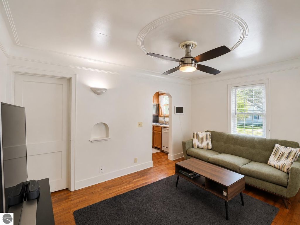 Image 3 of property listing at 211 E Palmer Street, Mt Pleasant, MI 48858
