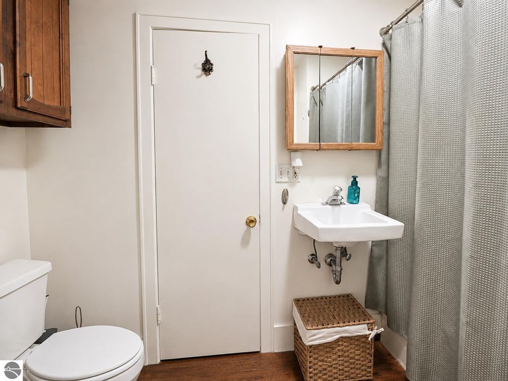 Image 6 of property listing at 211 E Palmer Street, Mt Pleasant, MI 48858