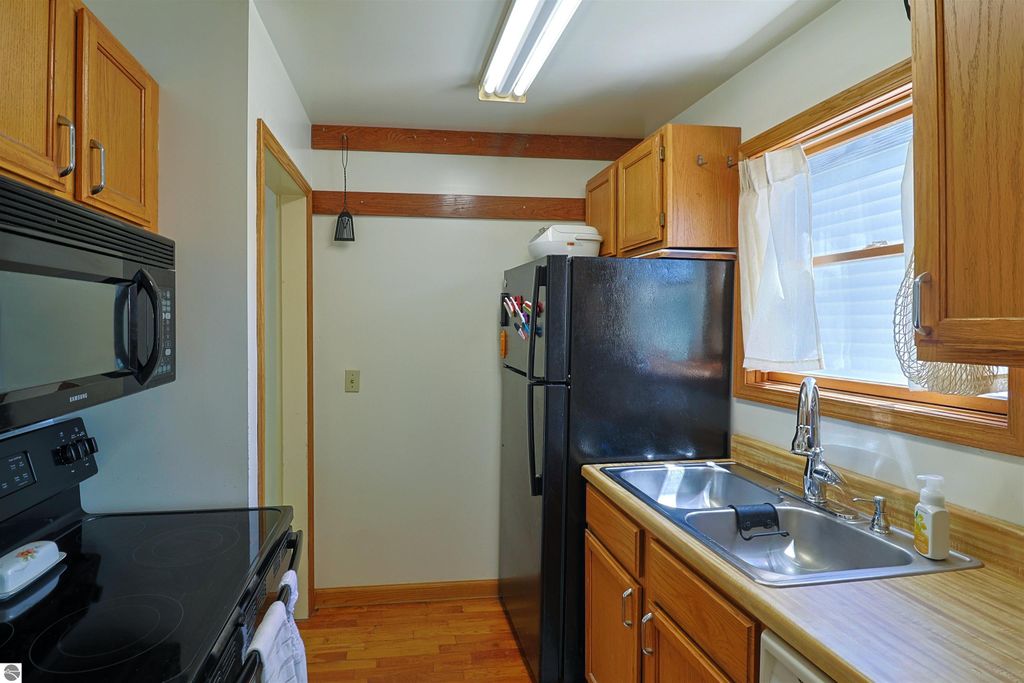 Image 8 of property listing at 211 E Palmer Street, Mt Pleasant, MI 48858