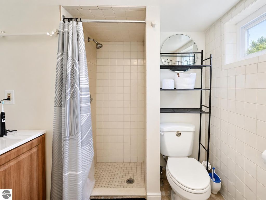 Image 9 of property listing at 211 E Palmer Street, Mt Pleasant, MI 48858