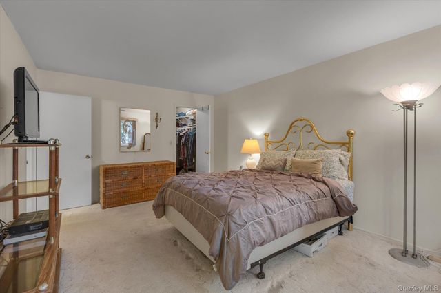 101 Dari Drive, Holbrook, NY 11741