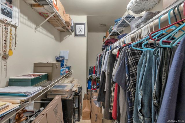 101 Dari Drive, Holbrook, NY 11741