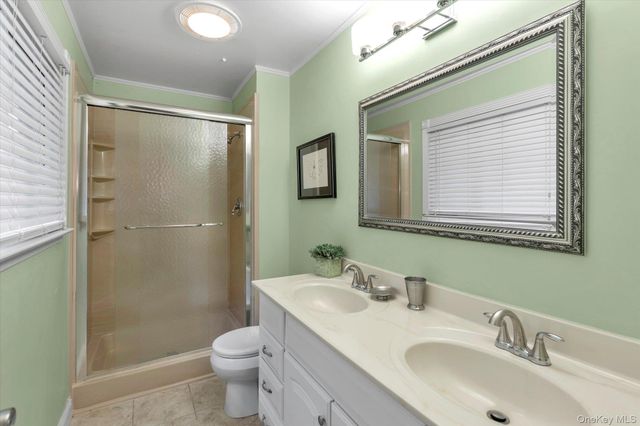 101 Dari Drive, Holbrook, NY 11741