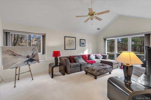 101 Dari Drive, Holbrook, NY 11741