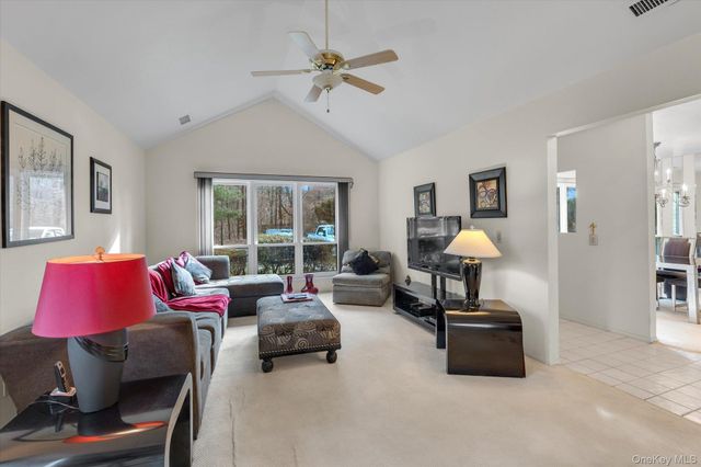 101 Dari Drive, Holbrook, NY 11741