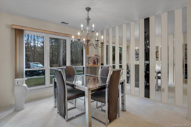 101 Dari Drive, Holbrook, NY 11741