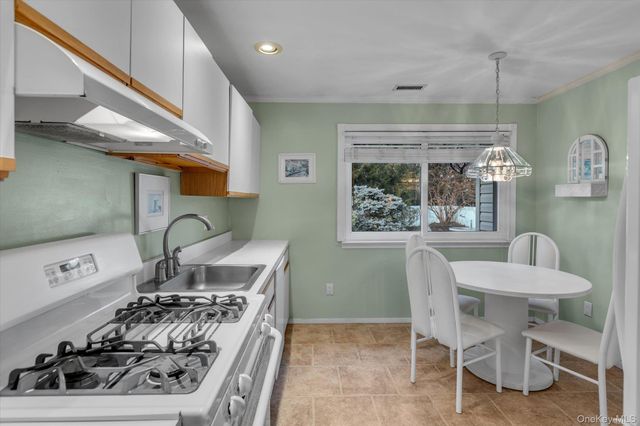 101 Dari Drive, Holbrook, NY 11741