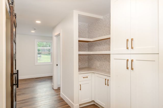 231 S Palmers Chapel Rd, Cottontown, TN 37048