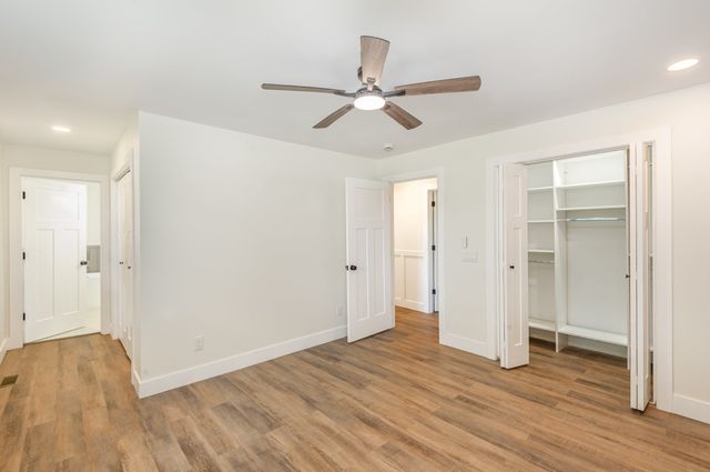 231 S Palmers Chapel Rd, Cottontown, TN 37048