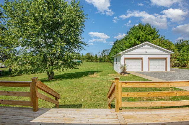 231 S Palmers Chapel Rd, Cottontown, TN 37048