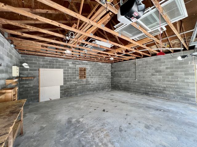 231 S Palmers Chapel Rd, Cottontown, TN 37048