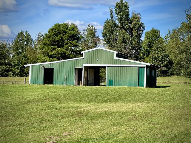 231 S Palmers Chapel Rd, Cottontown, TN 37048