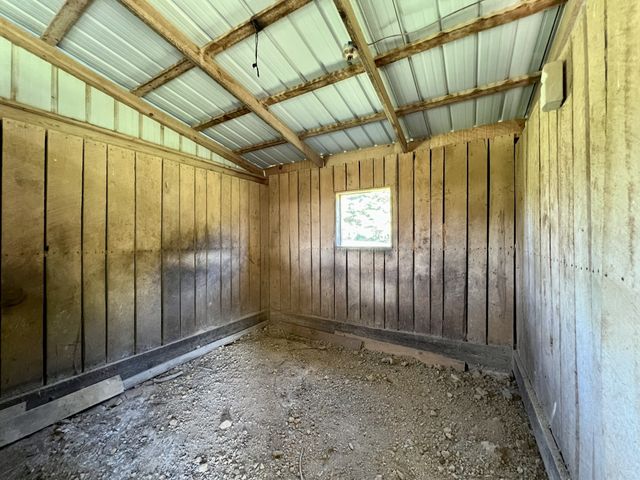 231 S Palmers Chapel Rd, Cottontown, TN 37048