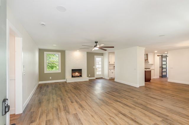 231 S Palmers Chapel Rd, Cottontown, TN 37048