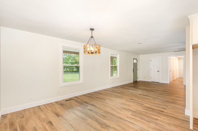 231 S Palmers Chapel Rd, Cottontown, TN 37048