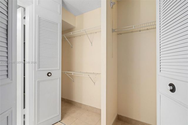 3670 Inverrary Drive 1OB, Lauderhill, FL 33319
