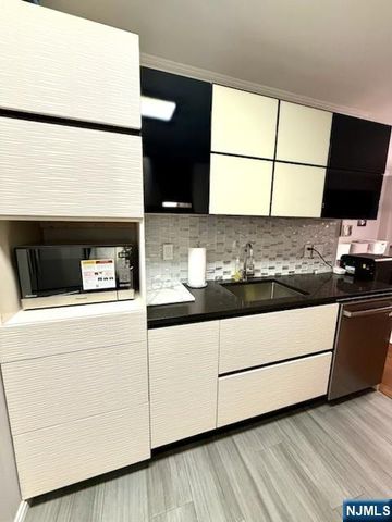 200 Winston L09, Cliffside Park, NJ 07010