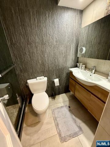 200 Winston L09, Cliffside Park, NJ 07010