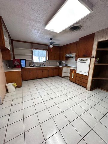 1215 Oak Street, Mission, TX 78572