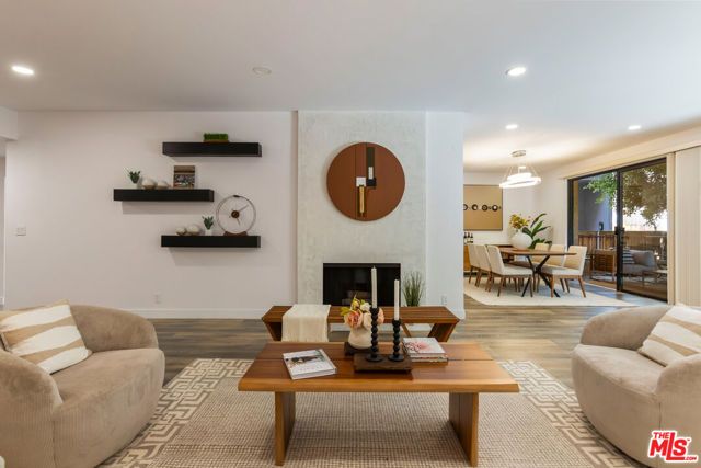 1210 N Kings Road 101, West Hollywood, CA 90069