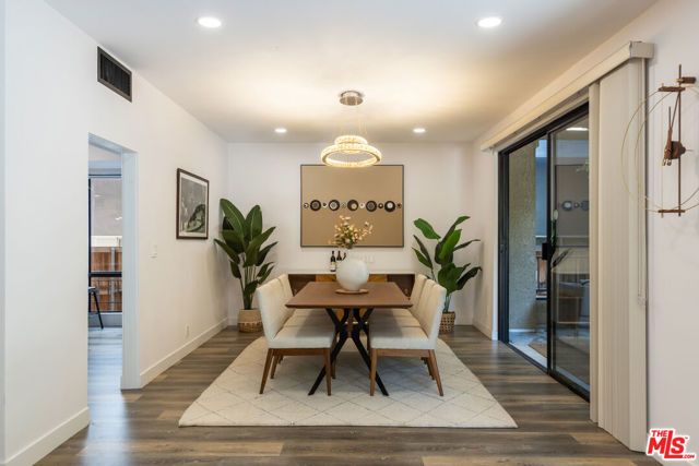 1210 N Kings Road 101, West Hollywood, CA 90069