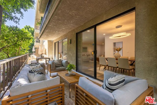 1210 N Kings Road 101, West Hollywood, CA 90069