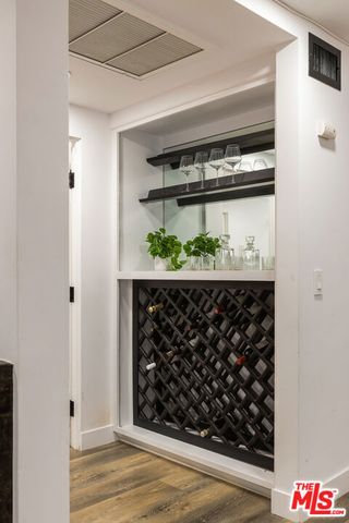 1210 N Kings Road 101, West Hollywood, CA 90069