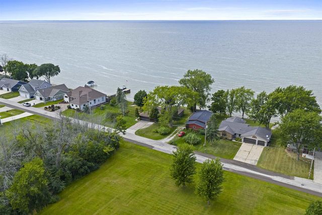 N9613 BAY SHORE LANE, Luxemburg, WI 54217