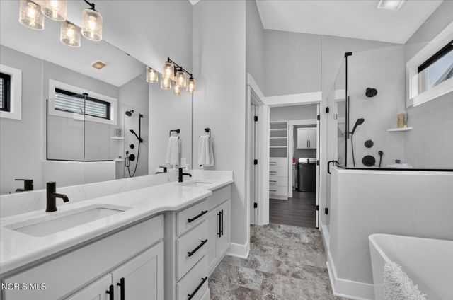 9222 Grande Court, Sylvania, OH 43560
