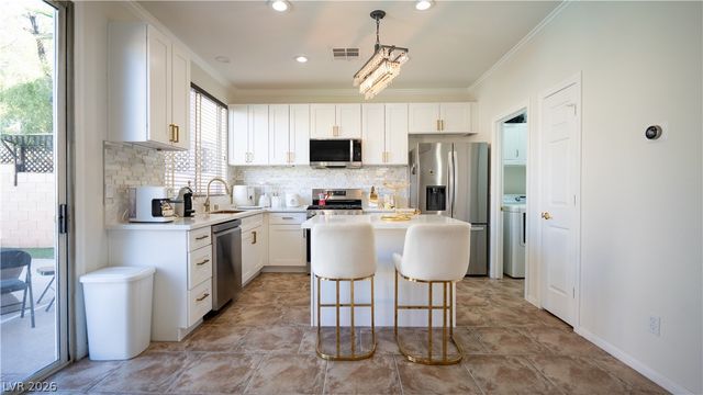 8042 Earl Grey Court, Las Vegas, NV 89117