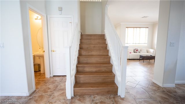 8042 Earl Grey Court, Las Vegas, NV 89117