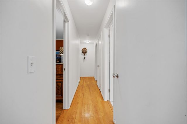10 New England Drive, Pittsford, NY 14618