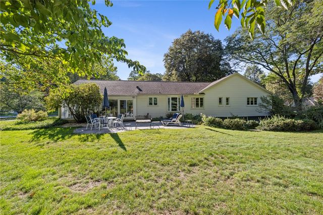 10 New England Drive, Pittsford, NY 14618