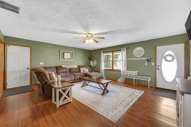 1945 E 150 S, Knox, IN 46534